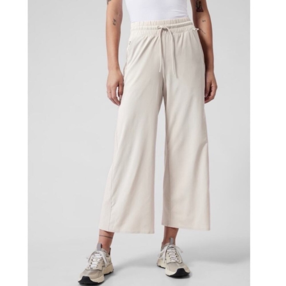 Athleta Avenue Wide Leg Crop Pull On Pant in Ancient Oat Size 14 Drawstring